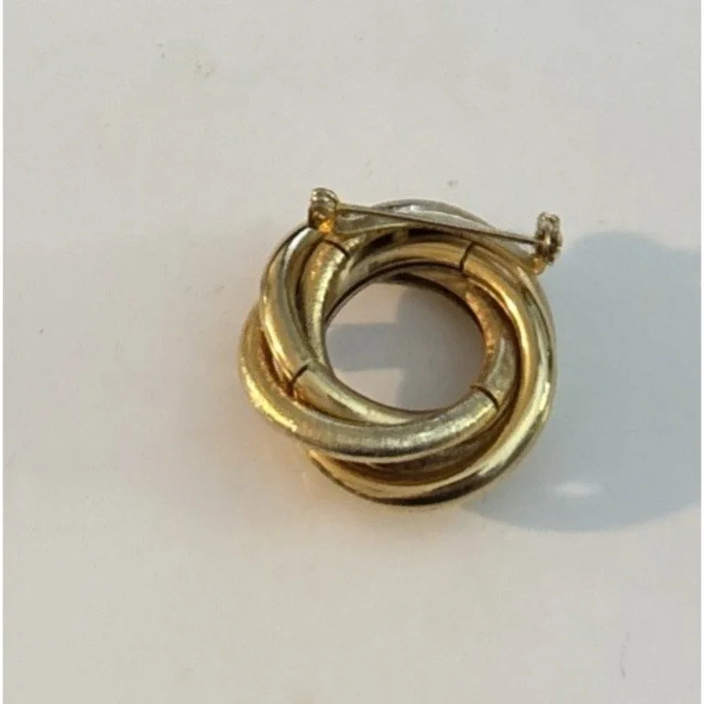 White Faux Pearl Textured Gold Tone Hollow Metal Tube Knot Brooch Pin Vintage 1